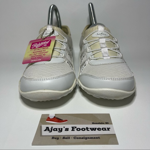 Skechers White Relaxed Fit Memory Foam Slip On Women’s 6.5 Shoes 22525 - Picture 2 of 11